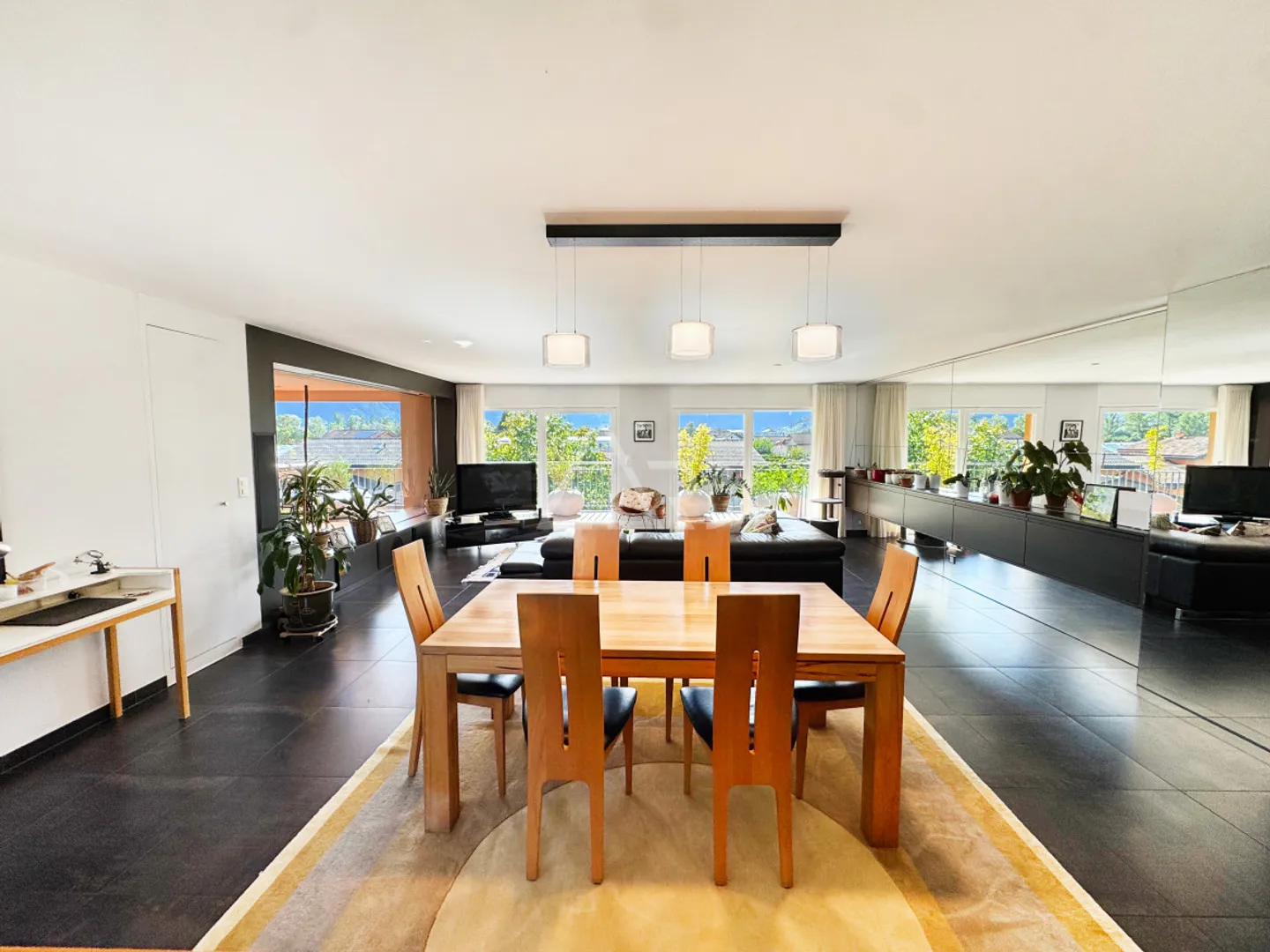 ATTIKAPARTMENT MIT AUSSERGEWÖHNLICHER AUSSTATTUNG UND DIREKTEM LIFT - CHÂTAIGNIER-VIERTEL IN FULLY - Foto 1 von 11