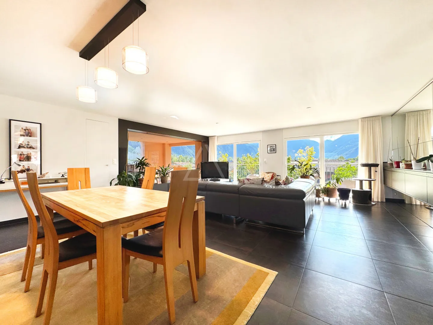 ATTIKAPARTMENT MIT AUSSERGEWÖHNLICHER AUSSTATTUNG UND DIREKTEM LIFT - CHÂTAIGNIER-VIERTEL IN FULLY - Foto 2 von 11