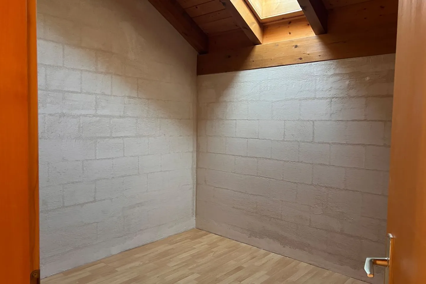 Helle und grosszügige 4.5-Zimmer-Galeriewohnung mit teilweise Seesicht in Sutz - Foto 12 di 13