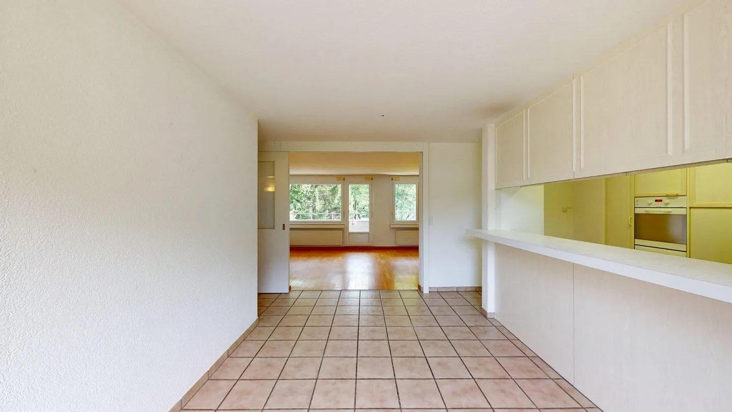 Generous Living in Lacuna Park - Photo 5 of 18