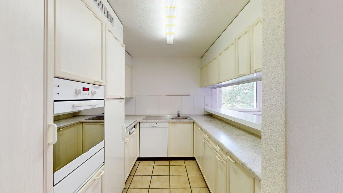 Generous Living in Lacuna Park - Photo 8 of 18