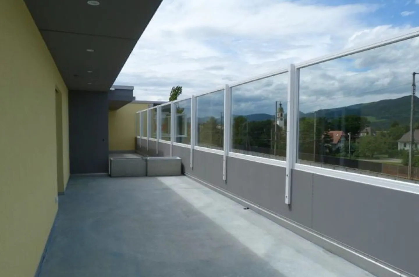 Exclusive 3.5-room penthouse apartment with large terrace (including underground parking space) - Photo 3 of 9