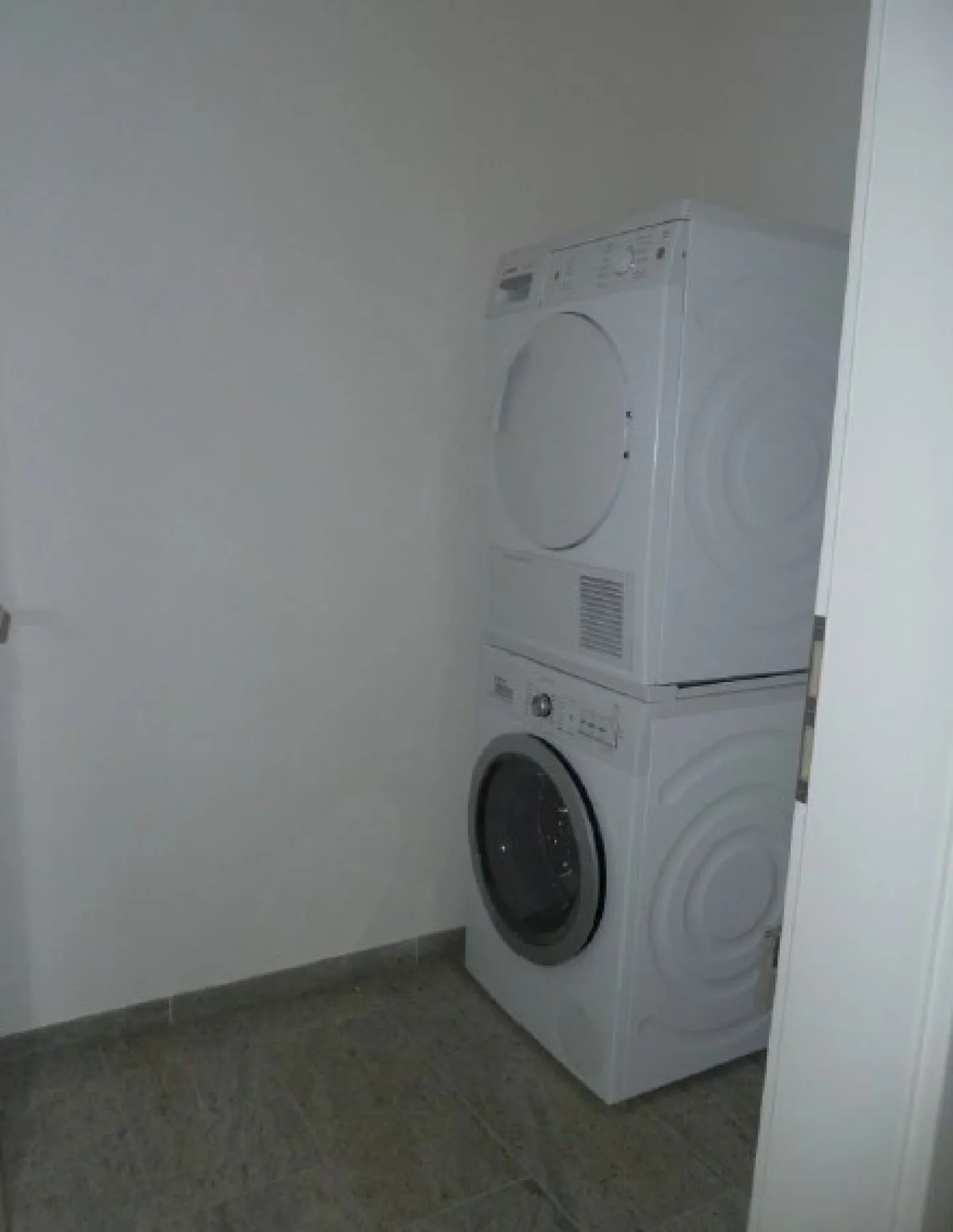 Exclusive 3.5-room penthouse apartment with large terrace (including underground parking space) - Photo 4 of 9