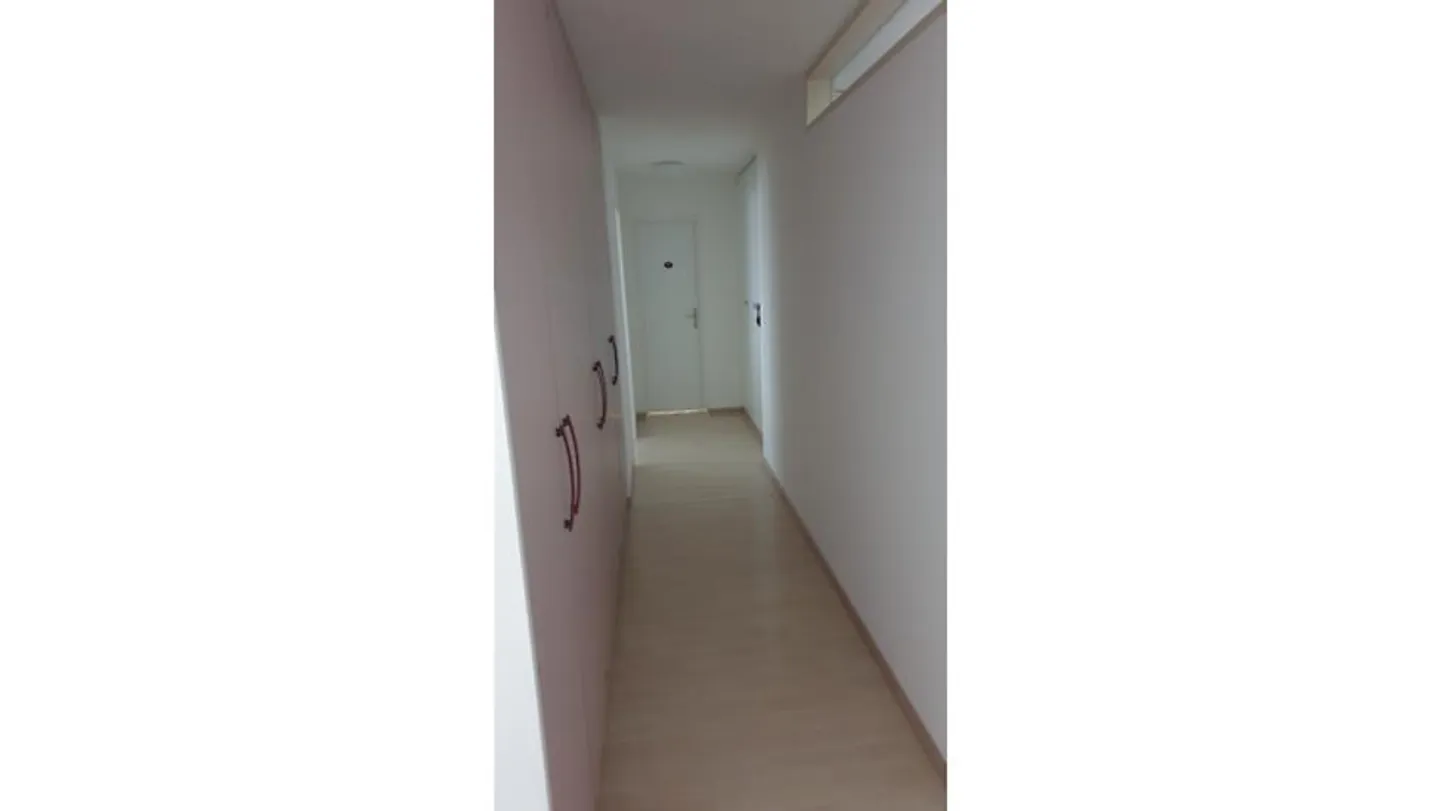 2½ ZI-WOHNUNG IN ZUG, MÖBLIERT, TEMPORÄR - Foto 6 von 8