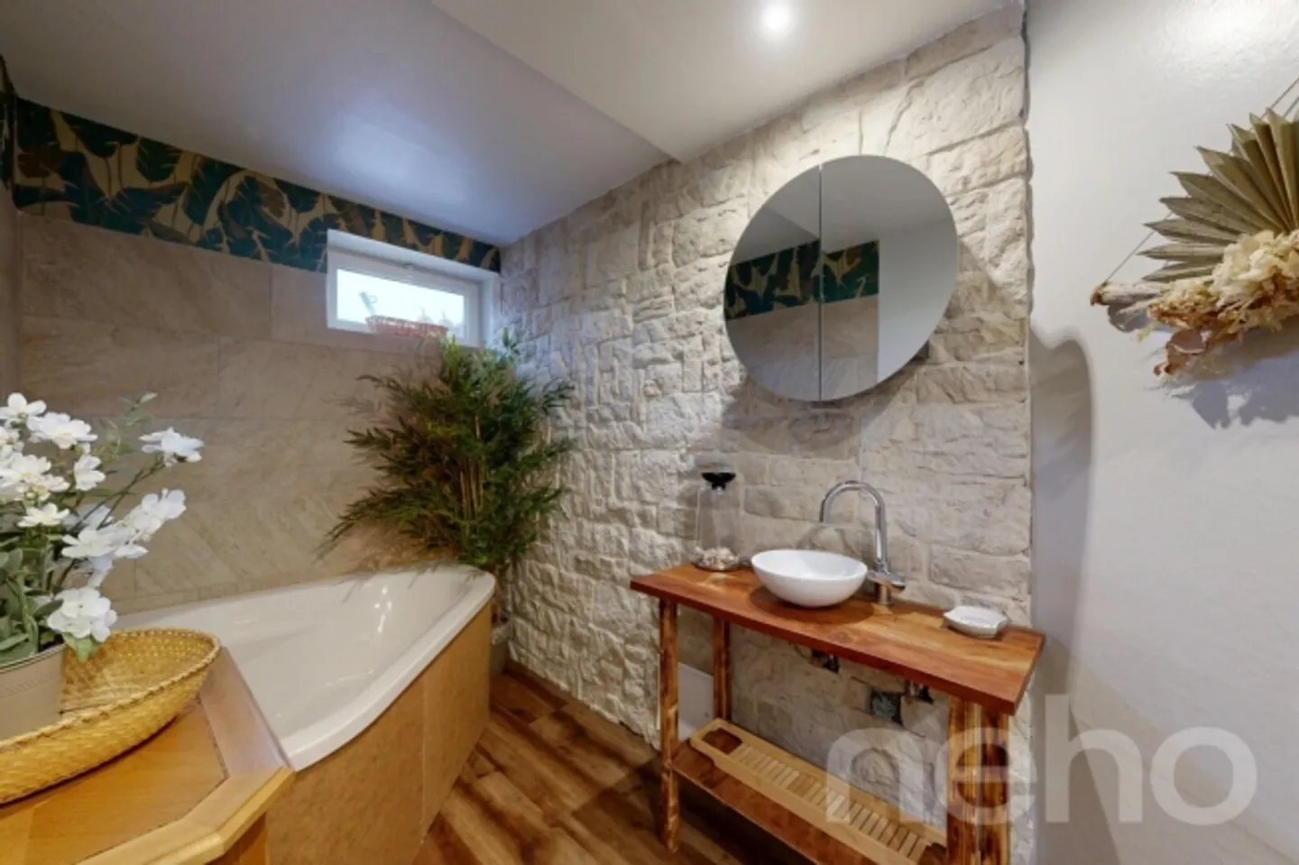 Renovated detached house with large spaces - Photo 4 of 12