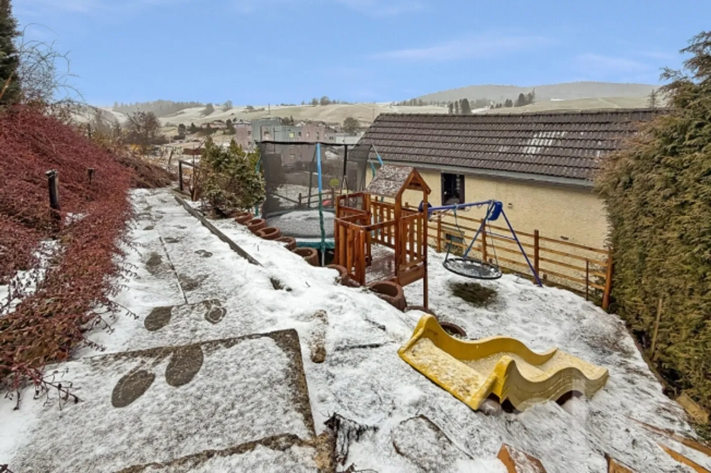 Renovated detached house with large spaces - Photo 2 of 12