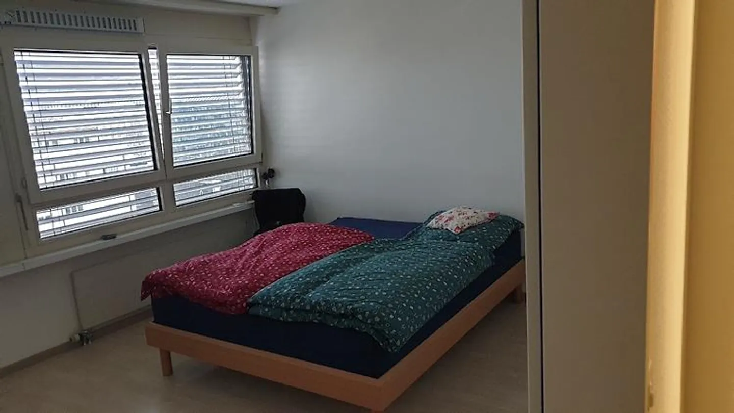 2½ ZI-WOHNUNG IN ZUG, MÖBLIERT, TEMPORÄR - Foto 3 von 8