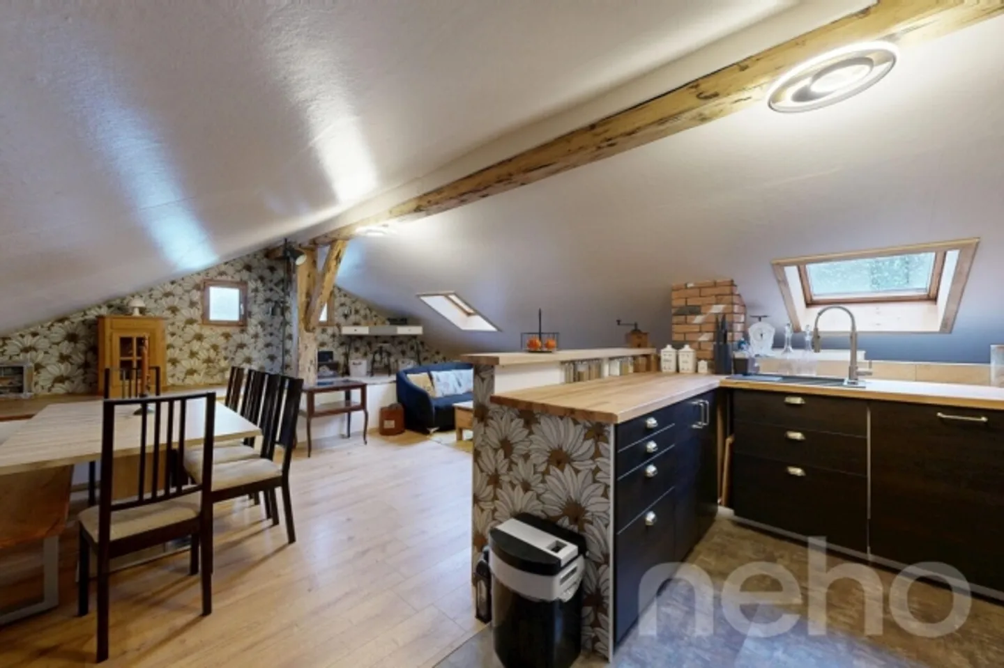 Renovated detached house with large spaces - Photo 5 of 12