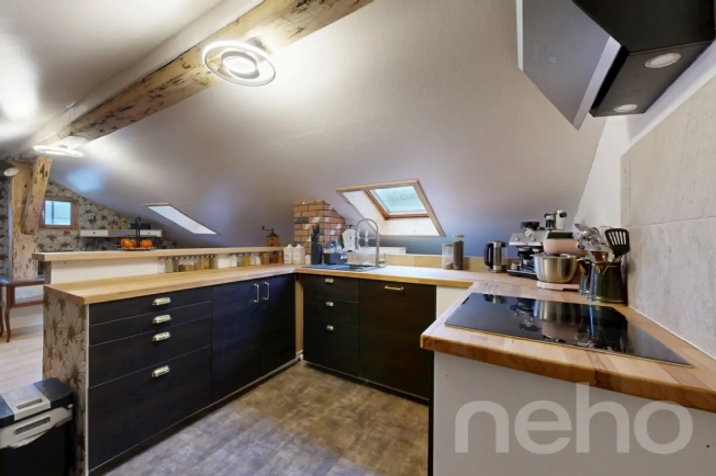 Renovated detached house with large spaces - Photo 7 of 12