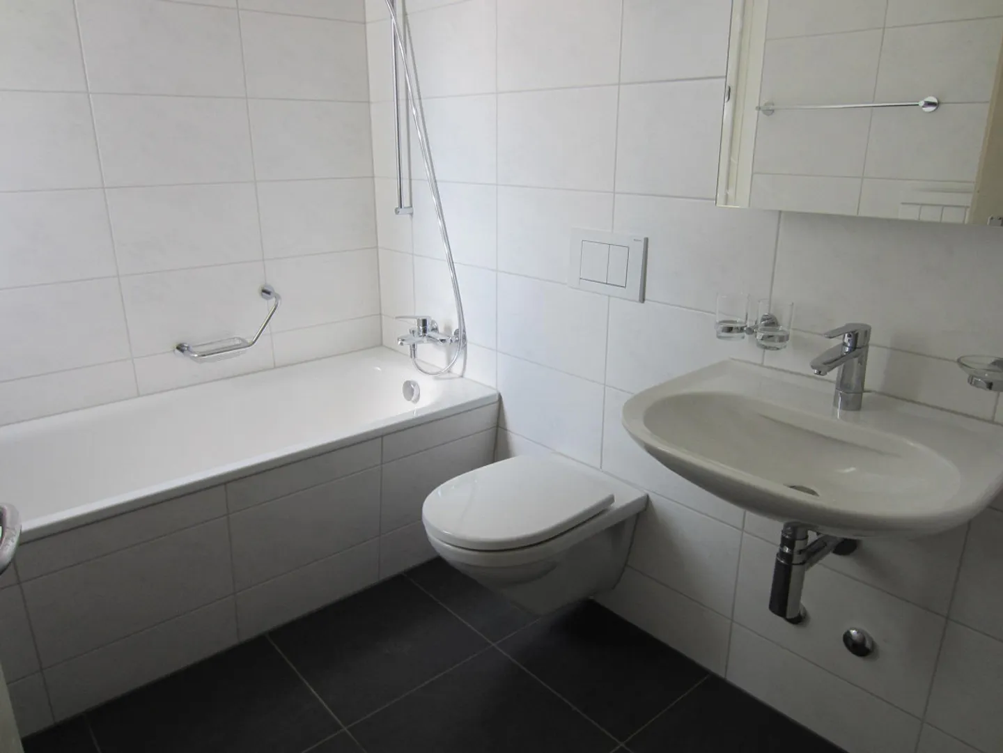 Belle appartement de 3,5 pièces au rez-de-chaussée à louer à partir du 01.07. - Photo 3 sur 6