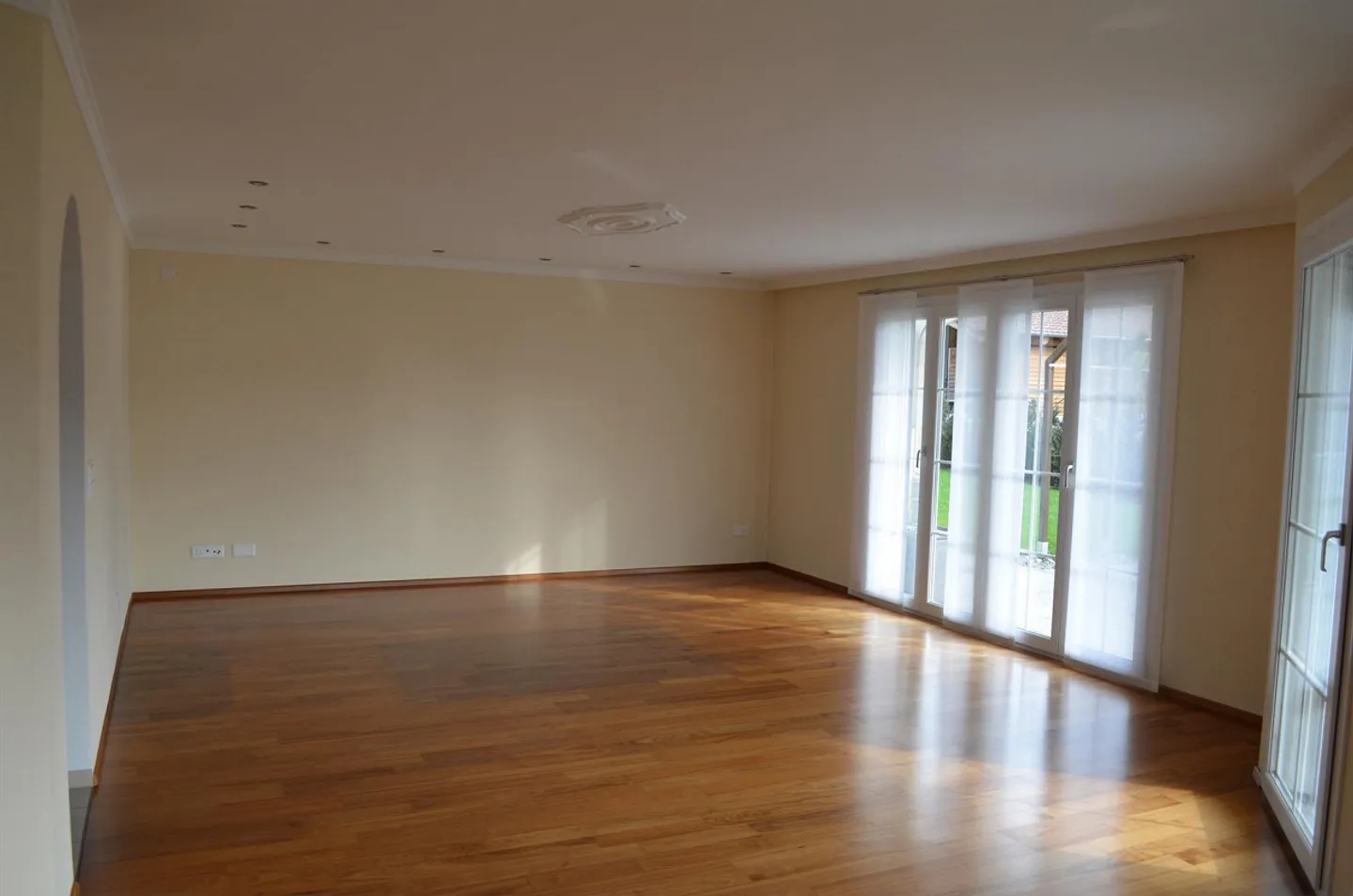 Ampia casa unifamiliare di 6,5 stanze con appartamento separato di 1,5 stanze - Foto 5 di 12