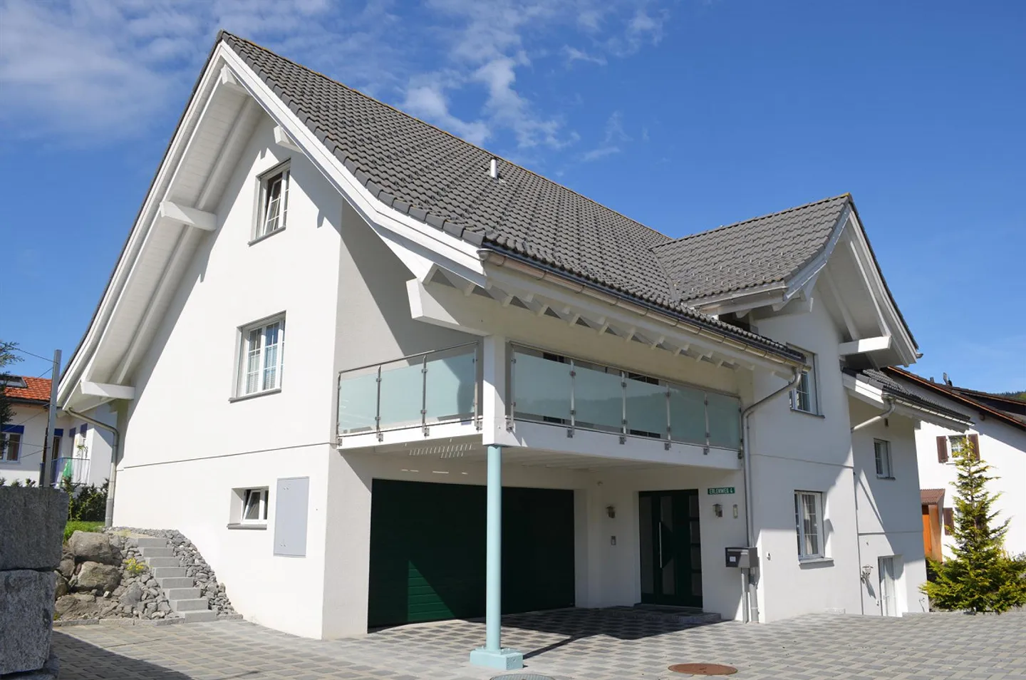 Ampia casa unifamiliare di 6,5 stanze con appartamento separato di 1,5 stanze - Foto 1 di 12