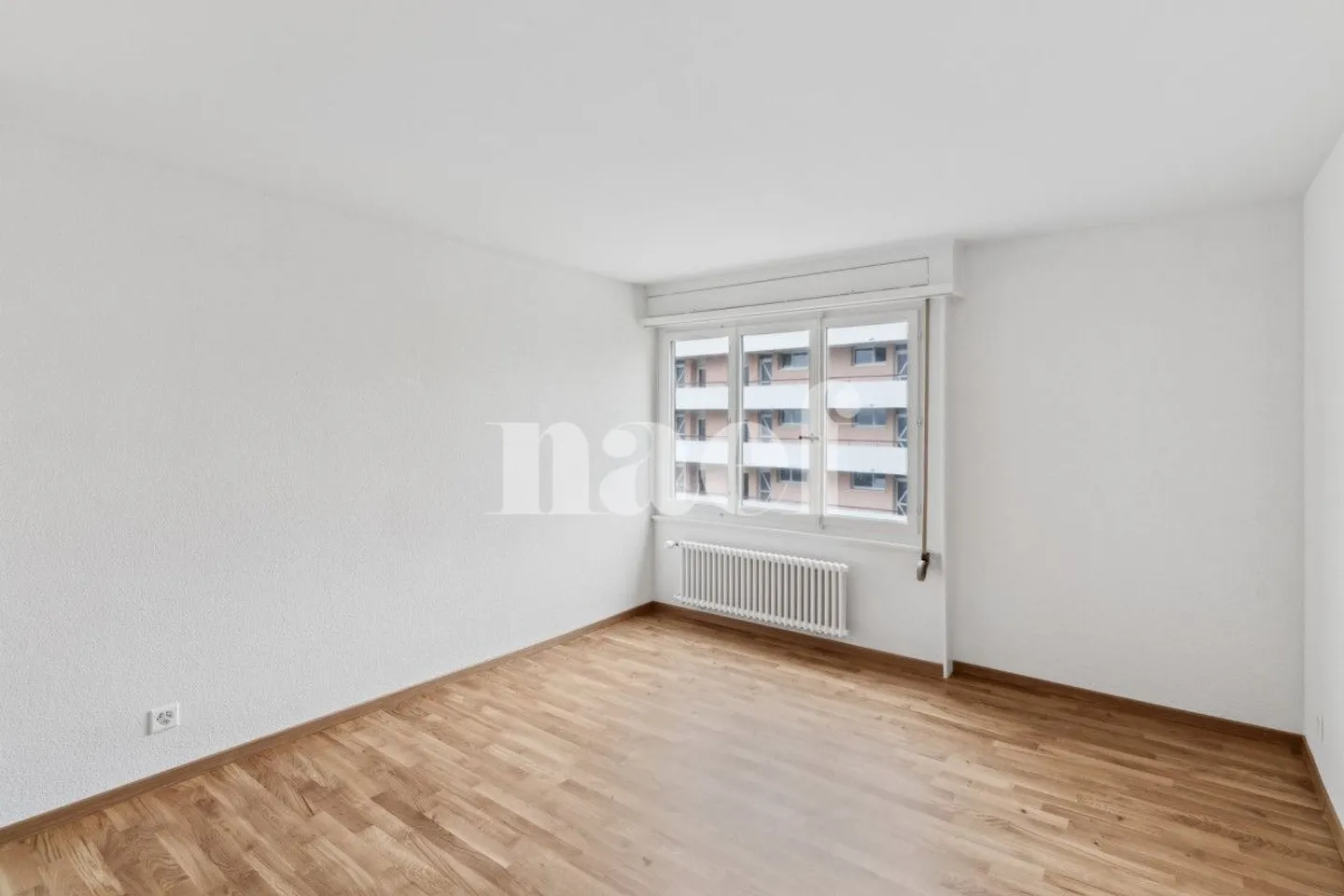 Fully renovated apartment - Photo 5 of 12