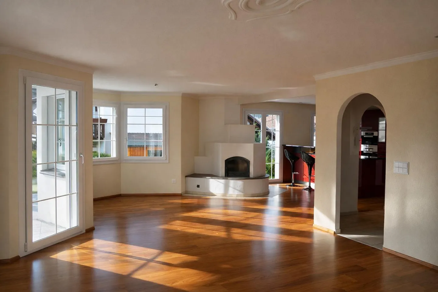 Ampia casa unifamiliare di 6,5 stanze con appartamento separato di 1,5 stanze - Foto 2 di 12