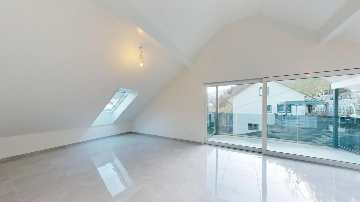 Condominio moderno di 4,5 stanze con balcone - Foto 2 di 9