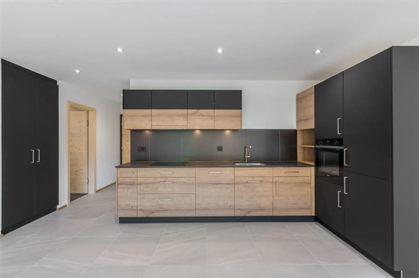 3.5 Room Apartment in Chalet with 2 Apartments - Photo 3 of 10