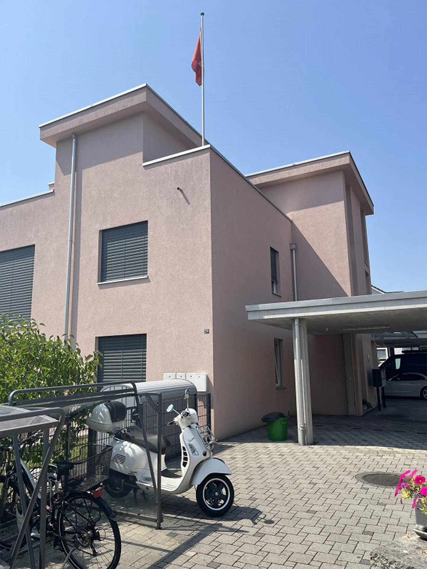 Beautiful bright 2.5 room apartment in a preferred location - Photo 1 of 24