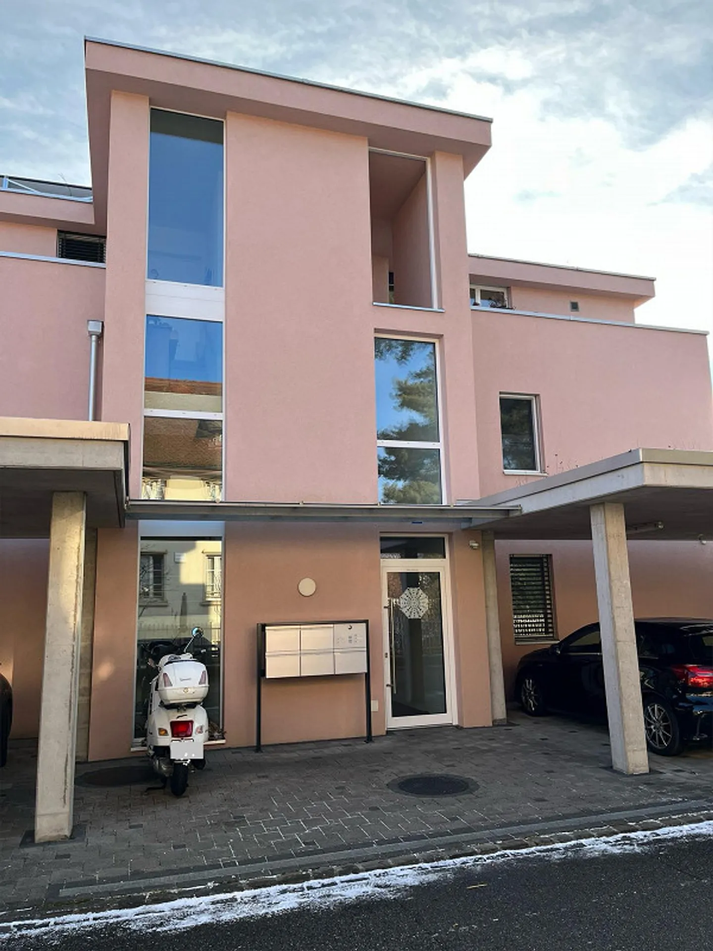 Beautiful bright 2.5 room apartment in a preferred location - Photo 2 of 24