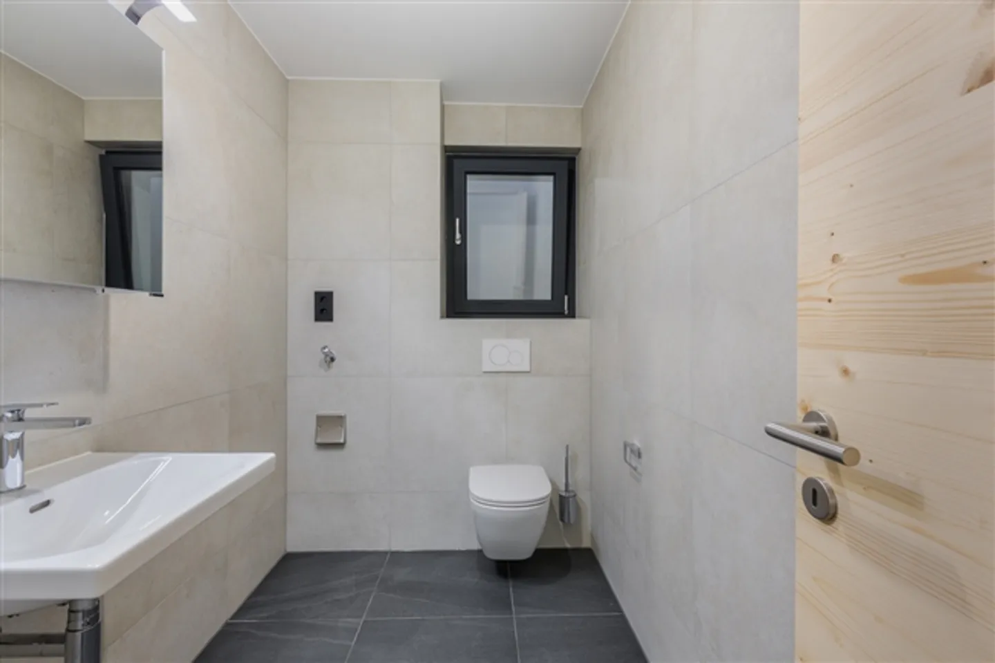 3.5 Room Apartment in Chalet with 2 Apartments - Photo 8 of 10