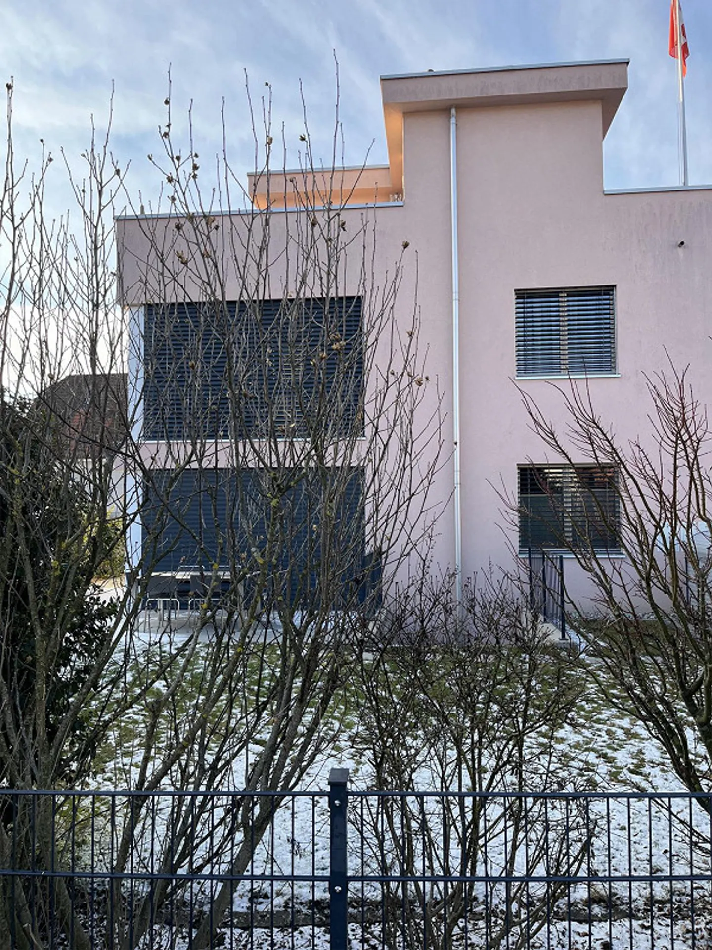 Beautiful bright 2.5 room apartment in a preferred location - Photo 3 of 24