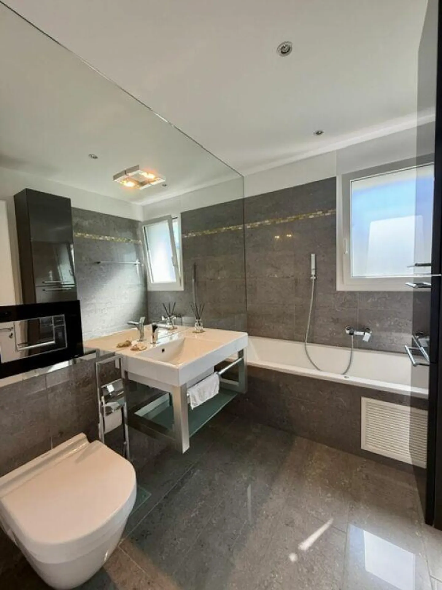 Elegante Wohnung mit Terrassen - Foto 6 von 12