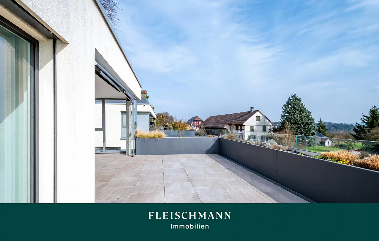Elegante appartamento con terrazza e vista panoramica - Foto 1 di 18