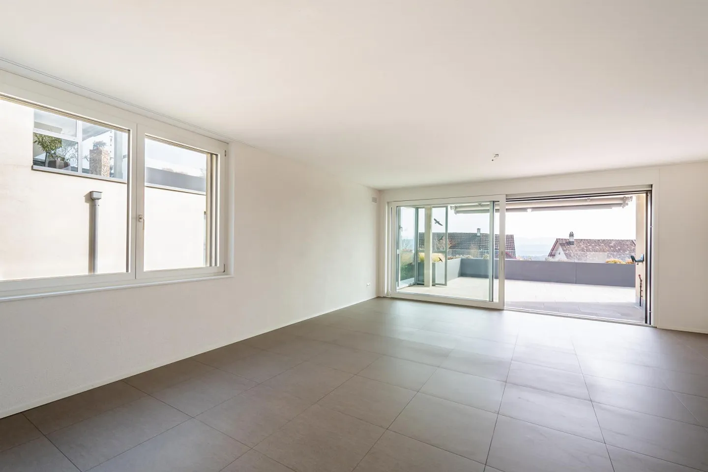 Elegante appartamento con terrazza e vista panoramica - Foto 7 di 18