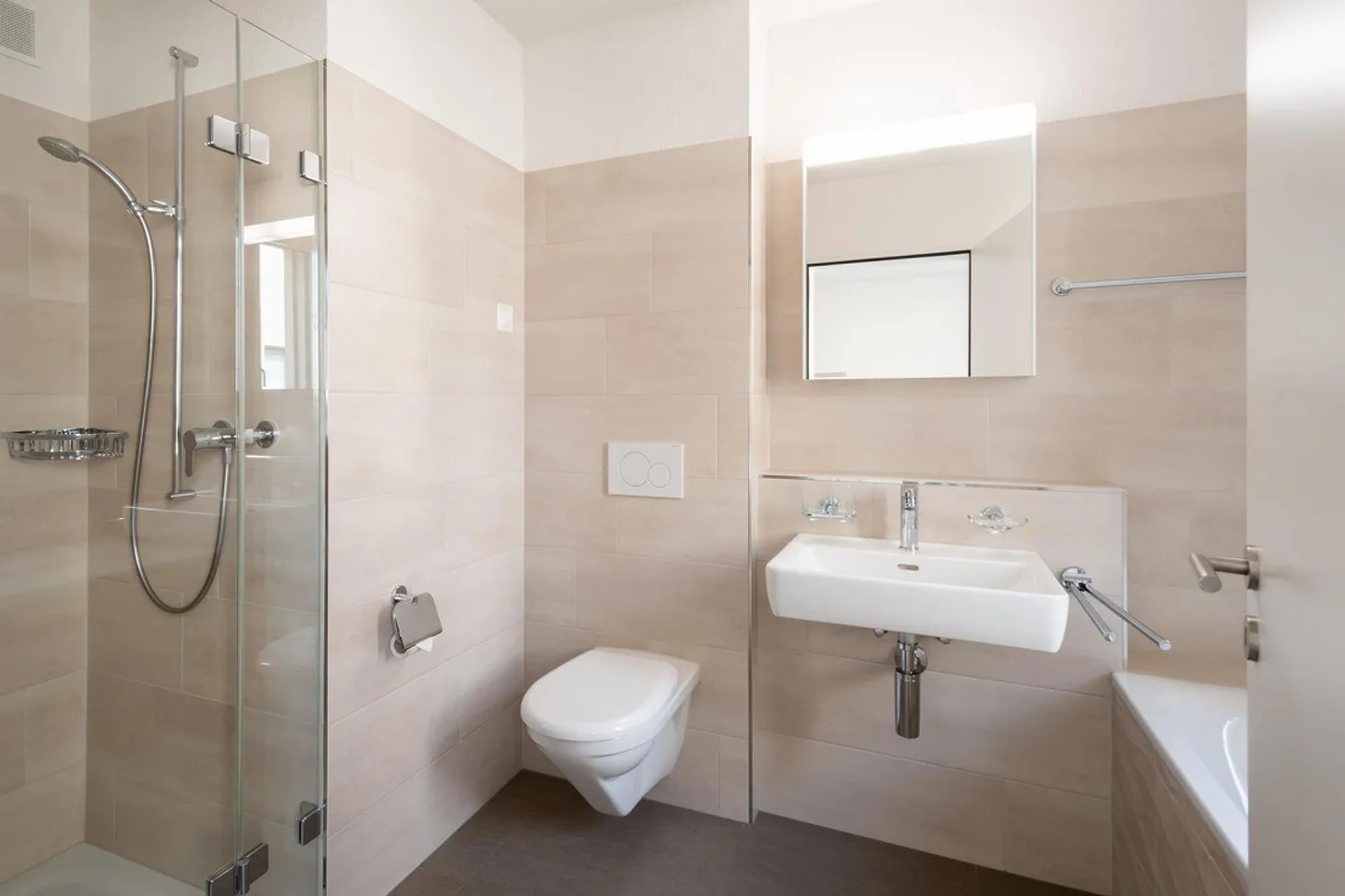 Elegante appartamento con terrazza e vista panoramica - Foto 10 di 18