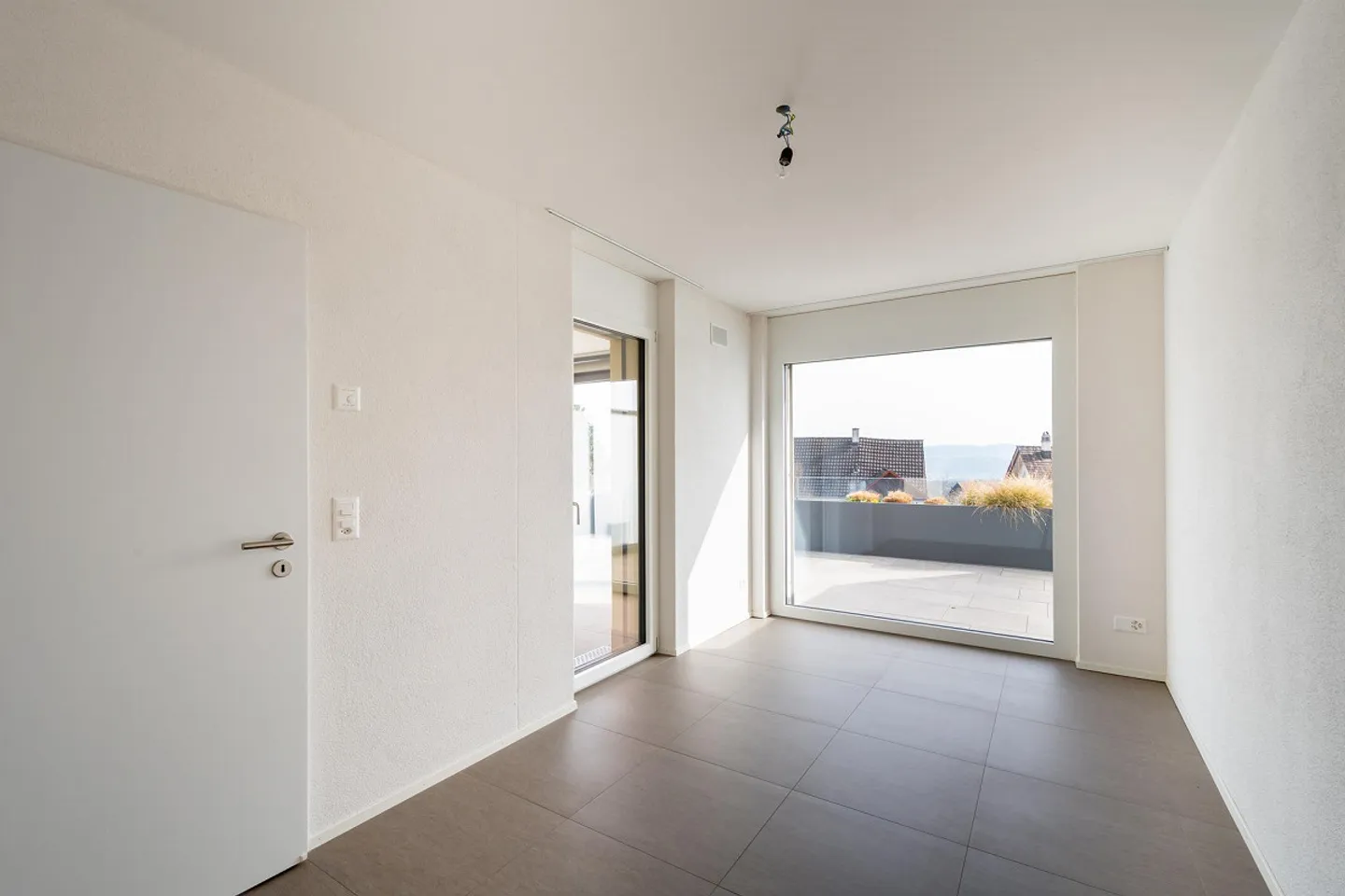 Elegante appartamento con terrazza e vista panoramica - Foto 11 di 18