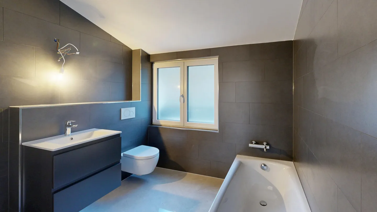 Condominio moderno di 4,5 stanze con balcone - Foto 6 di 9