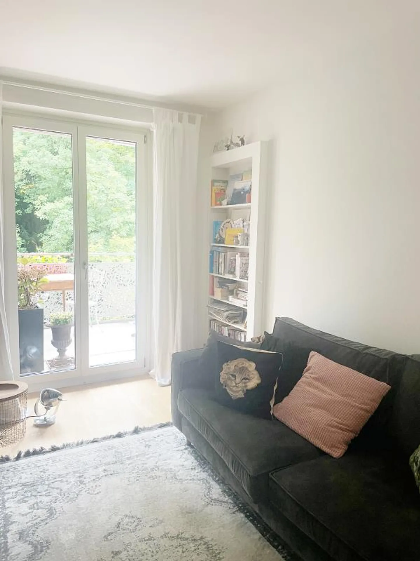 Furnished Apartment | District 8, Zurich | available from 14.10. - Photo 2 of 5