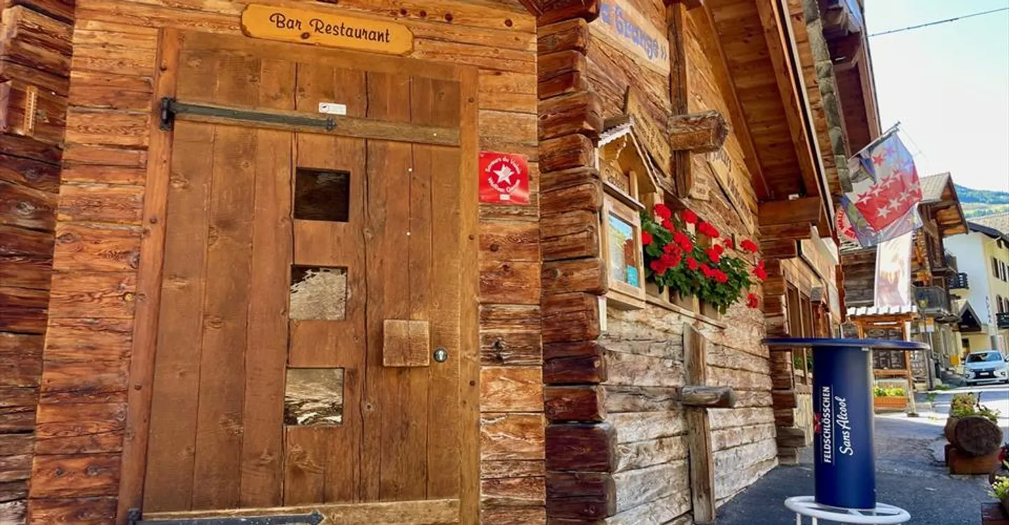 Ristorante Incantevole con Appartamento - Foto 1 di 10