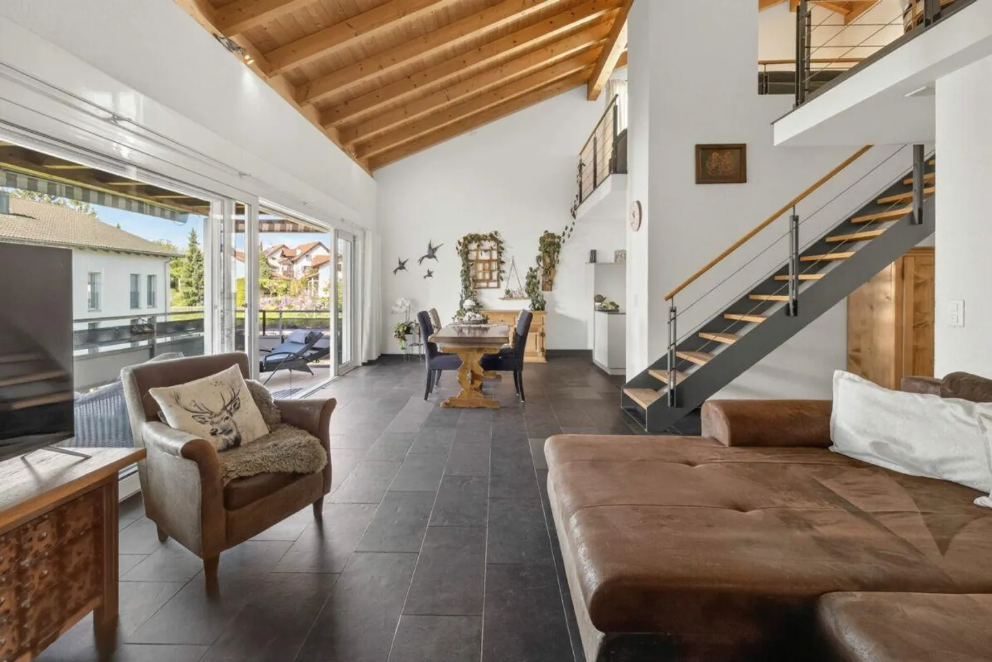 Living feeling with atmosphere and space for all phases of life - Photo 1 of 13