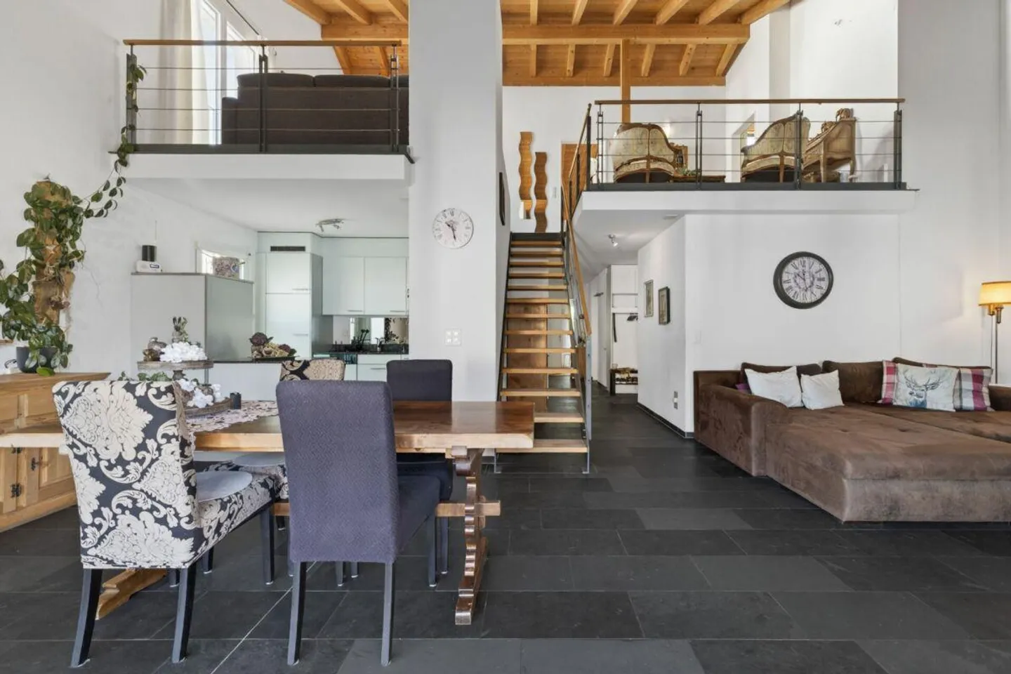 Living feeling with atmosphere and space for all phases of life - Photo 2 of 13