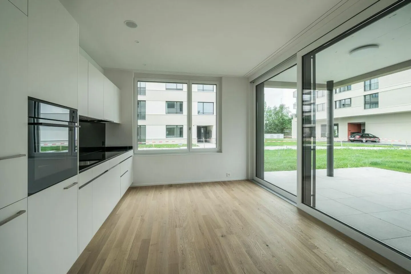 Appartement moderne de 2,5 pièces au bord du lac - Photo 2 sur 9