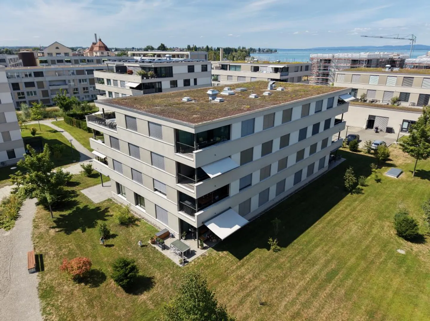 Appartement moderne de 2,5 pièces au bord du lac - Photo 1 sur 9
