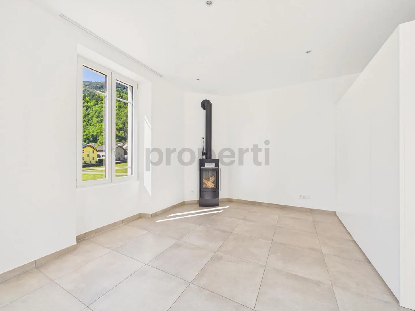 Maison multiplex élégante de 10,5 pièces avec balcon, Acquarossa - Photo 1 sur 11