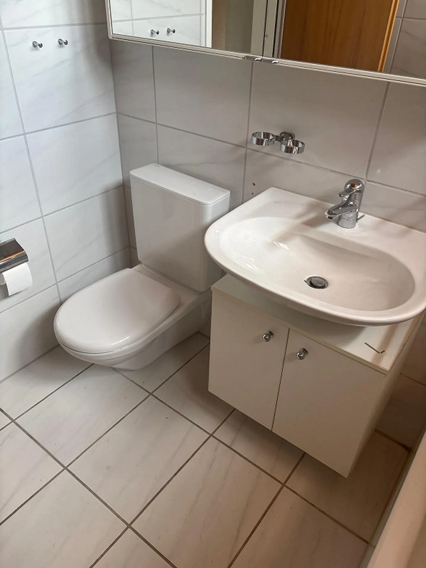Freshly renovated 3.5 room apartment (half house) with lake view - Photo 10 of 12