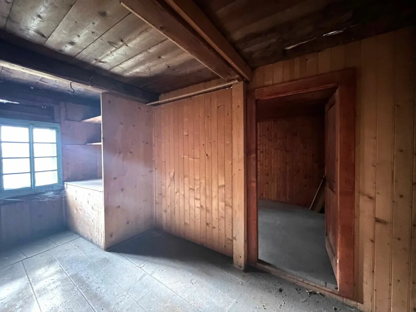 Im Herzen des Dorfes Orsières, Haus und Scheune zur Renovierung mit schöner Außenfläche - Foto 13 di 14