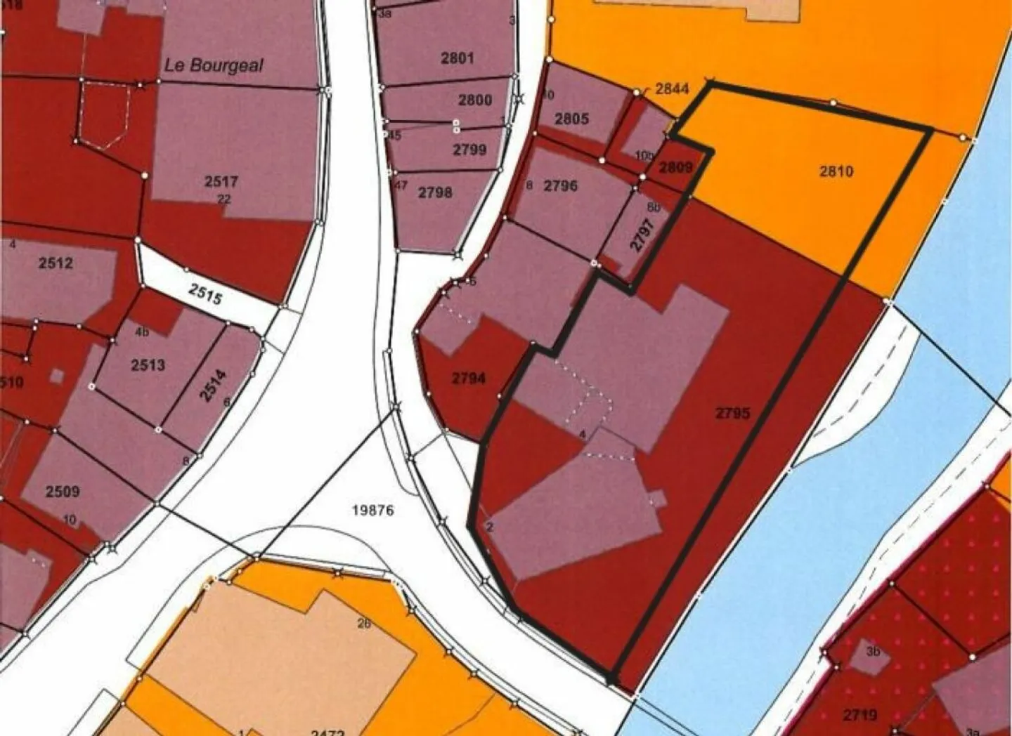 Im Herzen des Dorfes Orsières, Haus und Scheune zur Renovierung mit schöner Außenfläche - Foto 14 di 14