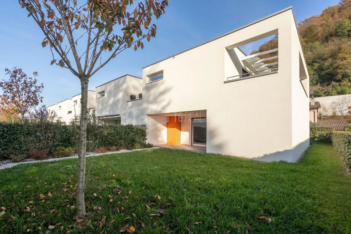 Charming 5.5-Room Villa with Garden - Photo 1 of 13