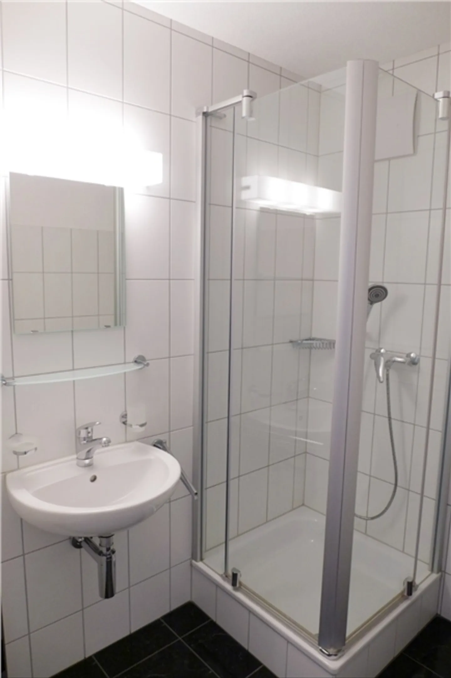 Appartement spacieux et moderne - Photo 7 sur 13