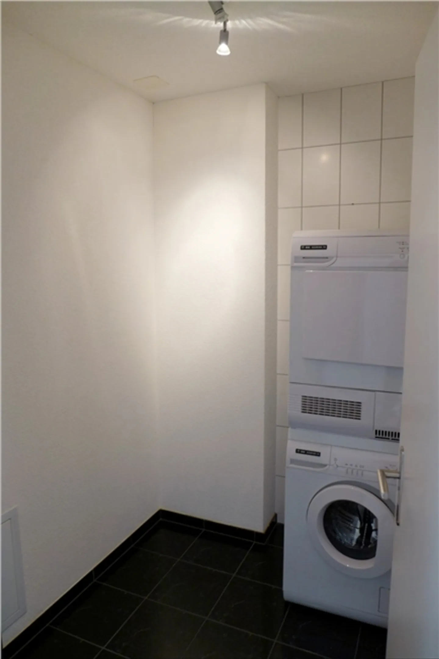 Appartement spacieux et moderne - Photo 8 sur 13