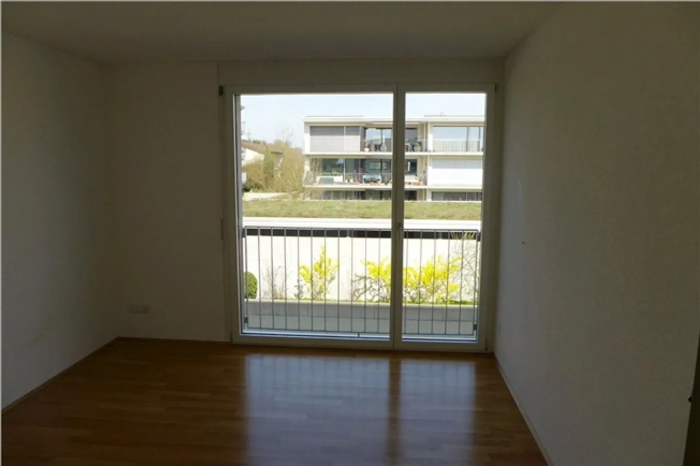 Appartement spacieux et moderne - Photo 11 sur 13