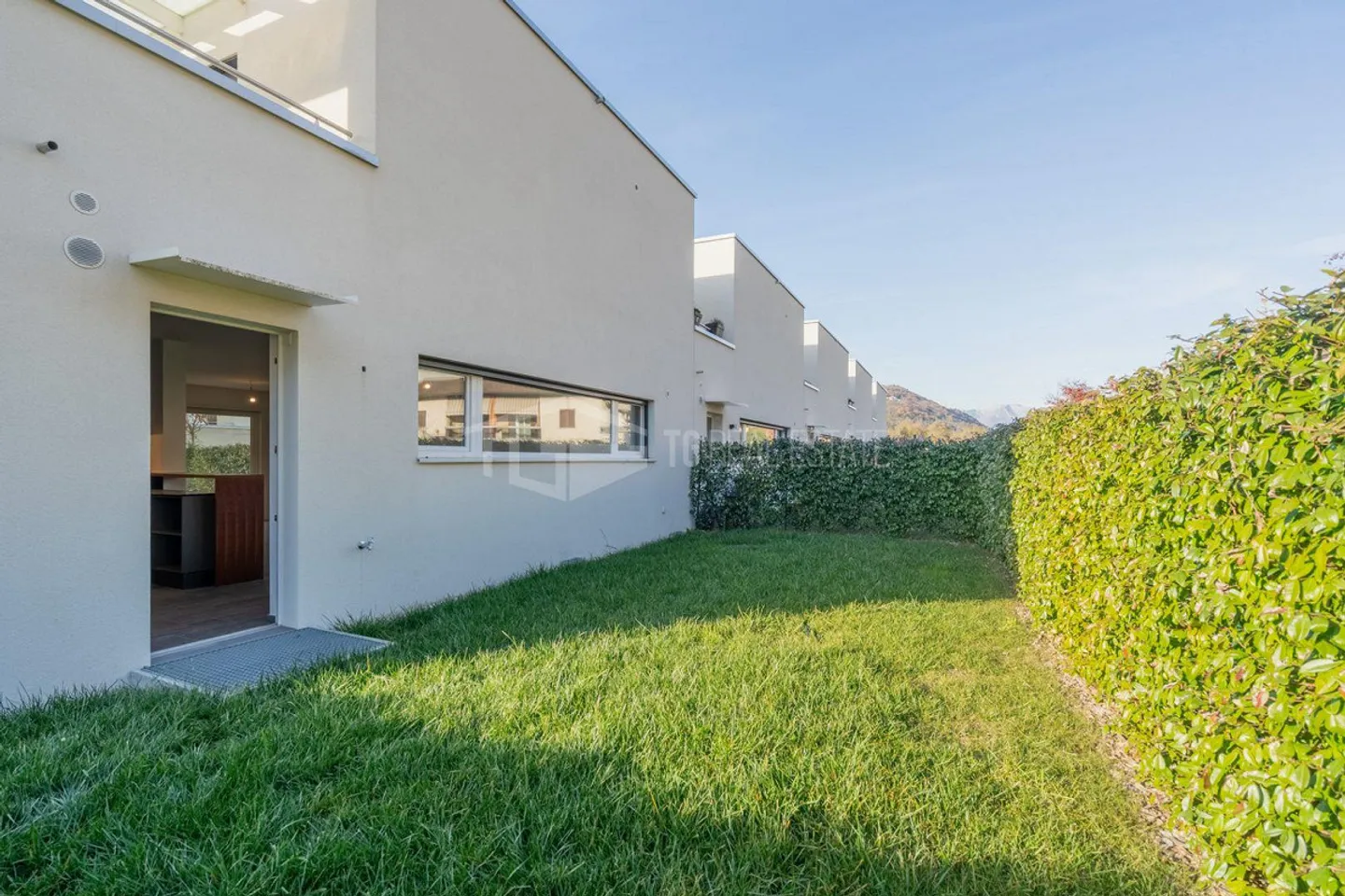 Charming 5.5-Room Villa with Garden - Photo 7 of 13