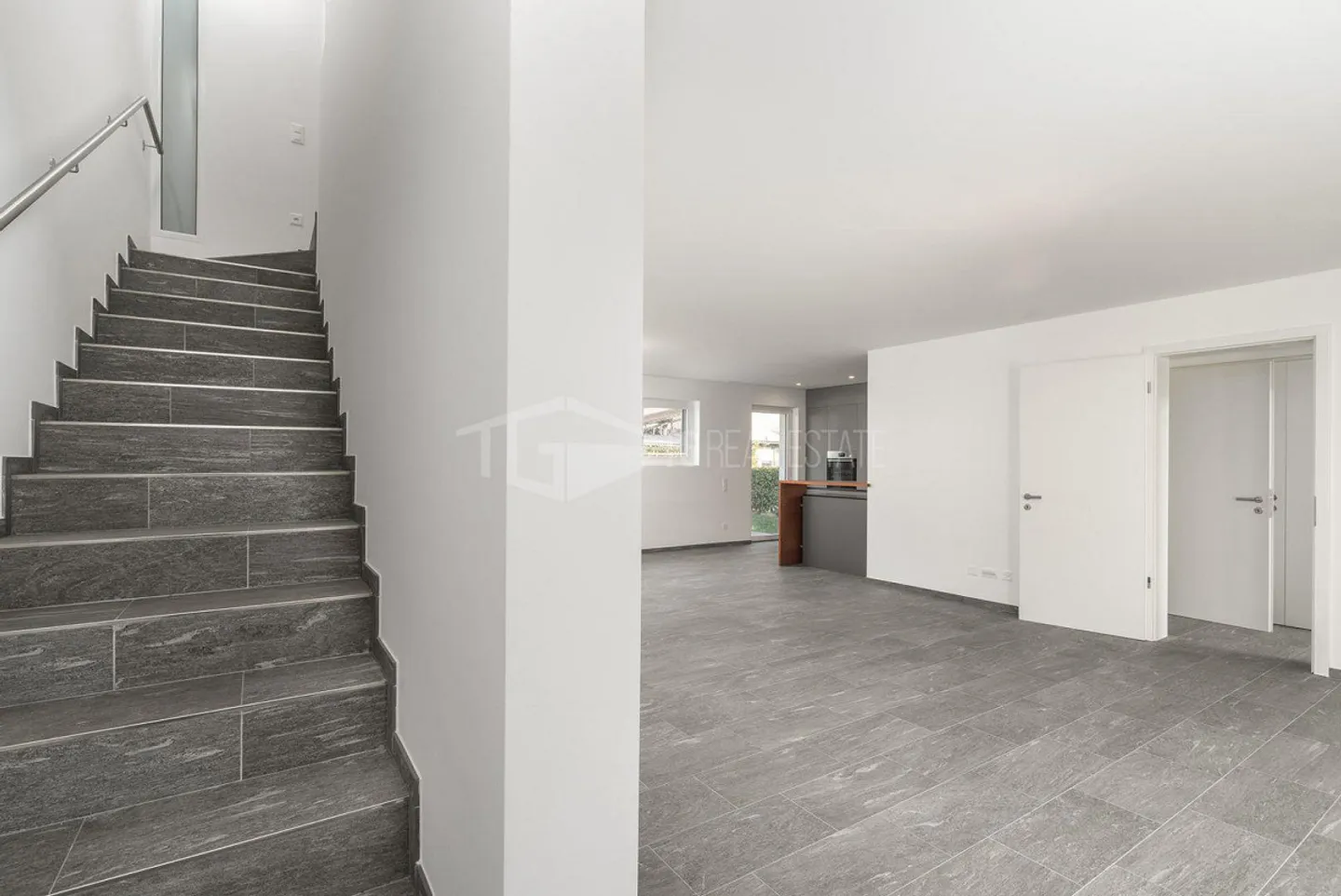 Charming 5.5-Room Villa with Garden - Photo 10 of 13