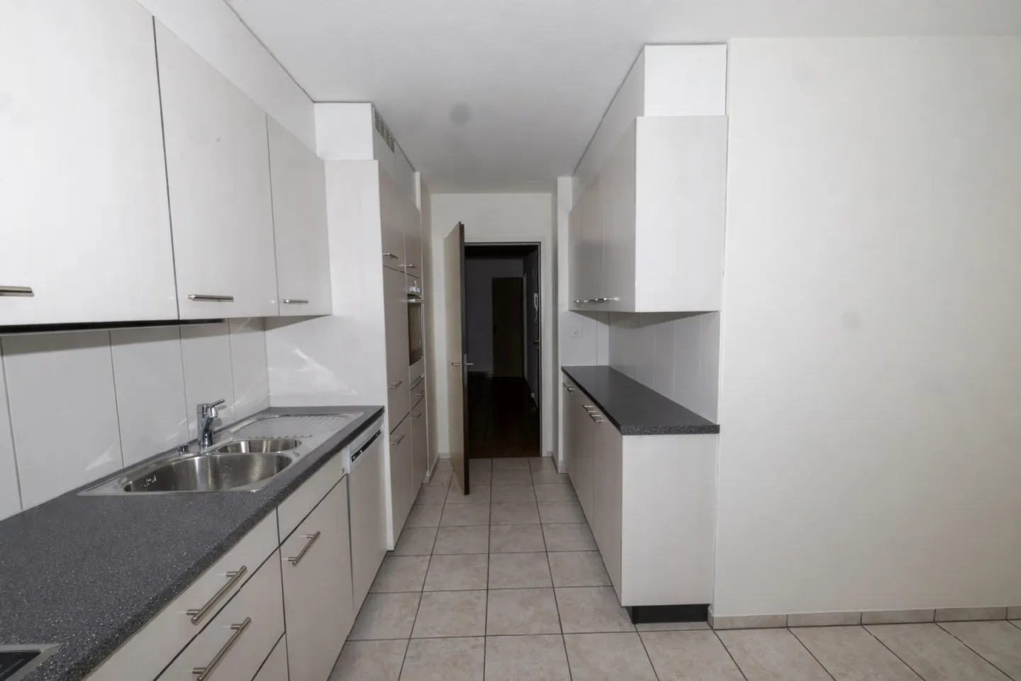 Spacious Family Apartment - Photo 6 of 9