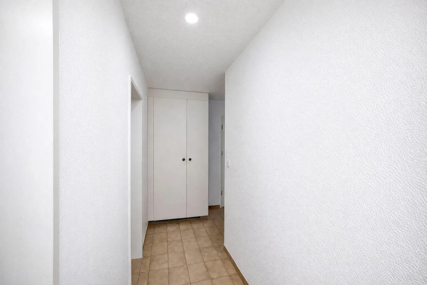 Spacious Family Apartment - Photo 5 of 9