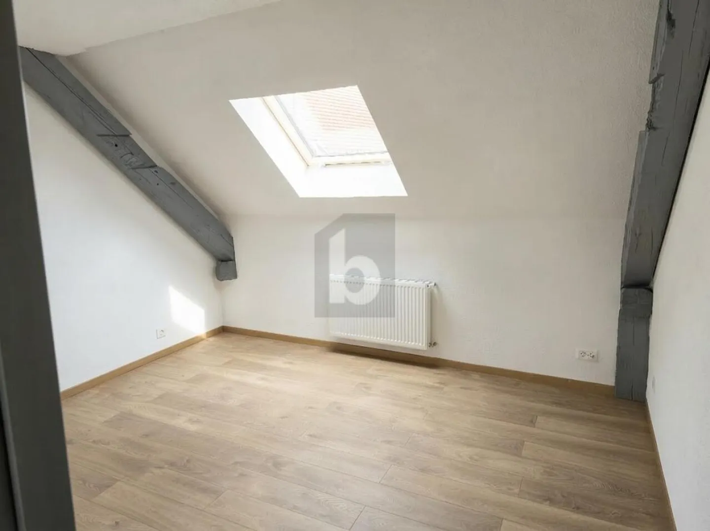 Attique Charmant avec Terrasse - Photo 4 sur 6
