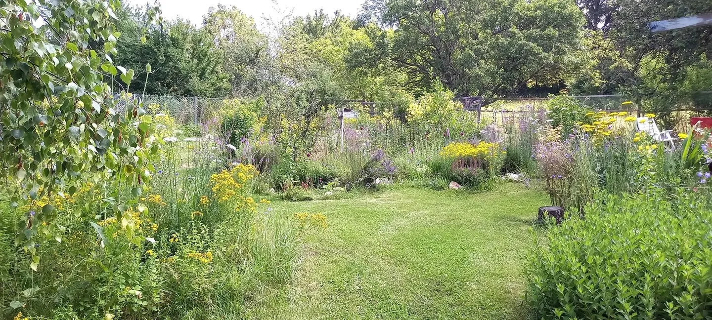 Maison avec ancienne grange, grand terrain avec jardin champêtre - Photo 5 of 30